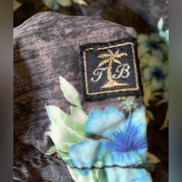 Tommy Bahama Original Fit Tropical
Flowers Print Camp Shirt Size L - Picture 3 of 6